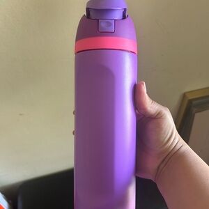 New colorblock 24oz Owala water bottle